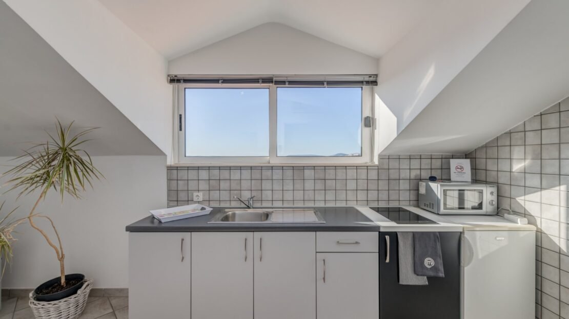 Podstrana sea view penthouse property photo 16