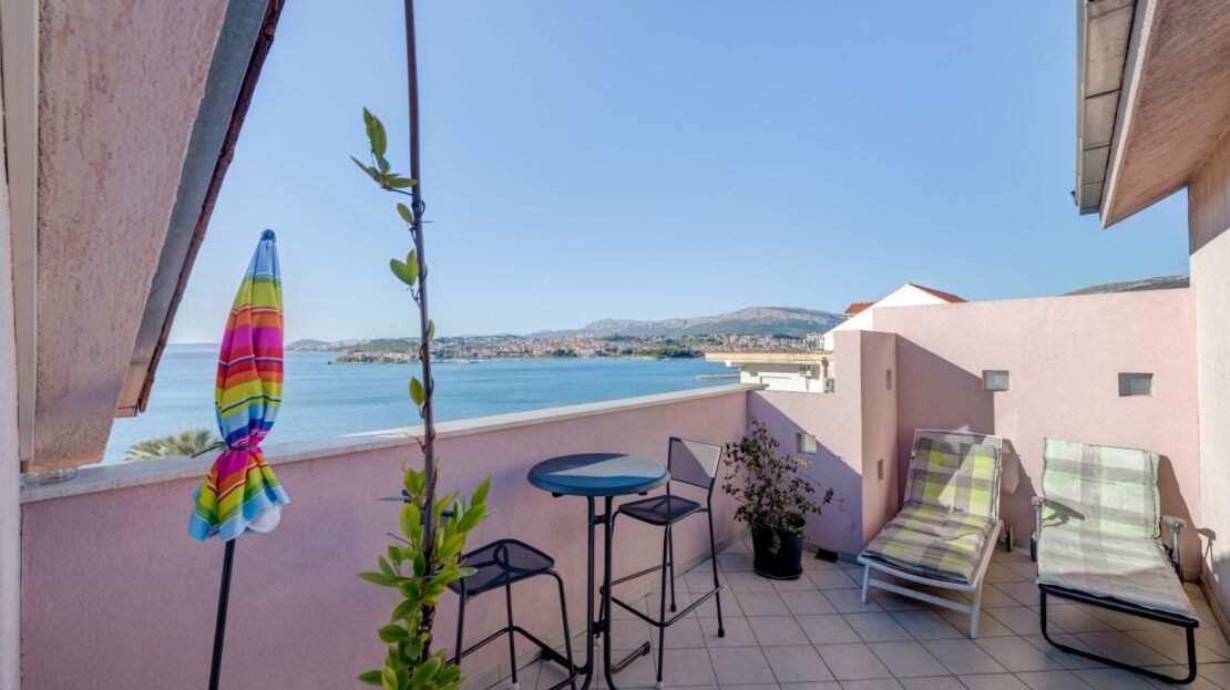 Podstrana sea view penthouse property photo 3