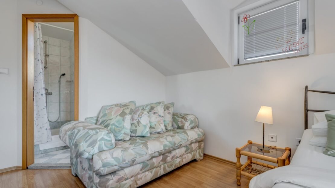 Podstrana sea view penthouse property photo 32