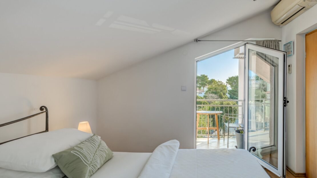 Podstrana sea view penthouse property photo 33