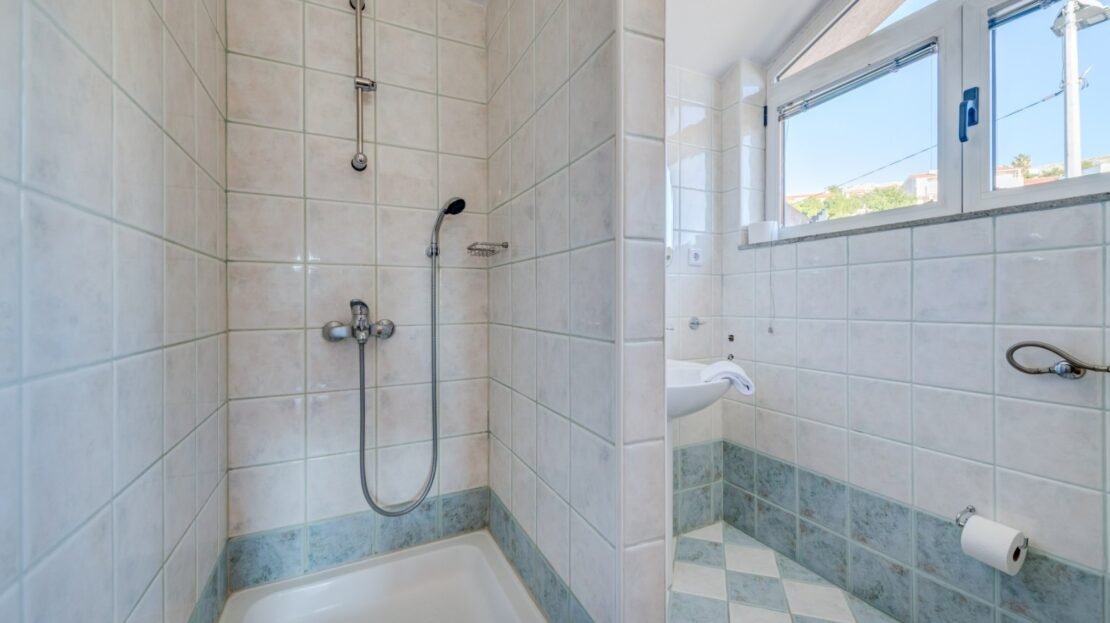 Podstrana sea view penthouse property photo 36
