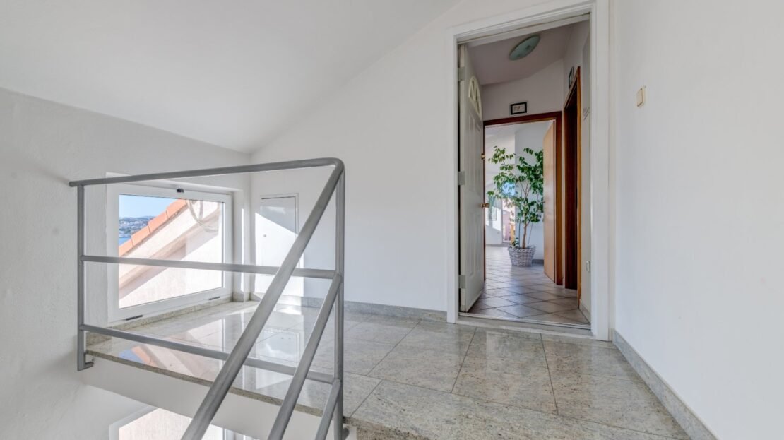 Podstrana sea view penthouse property photo 40