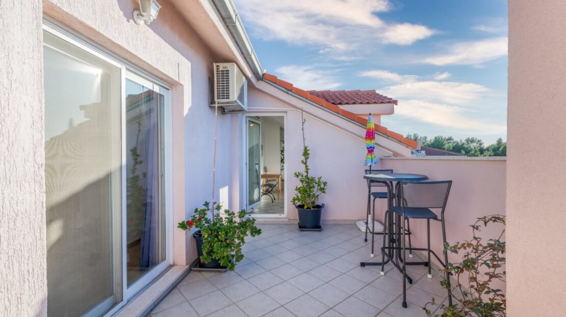 Podstrana sea view penthouse property photo 41