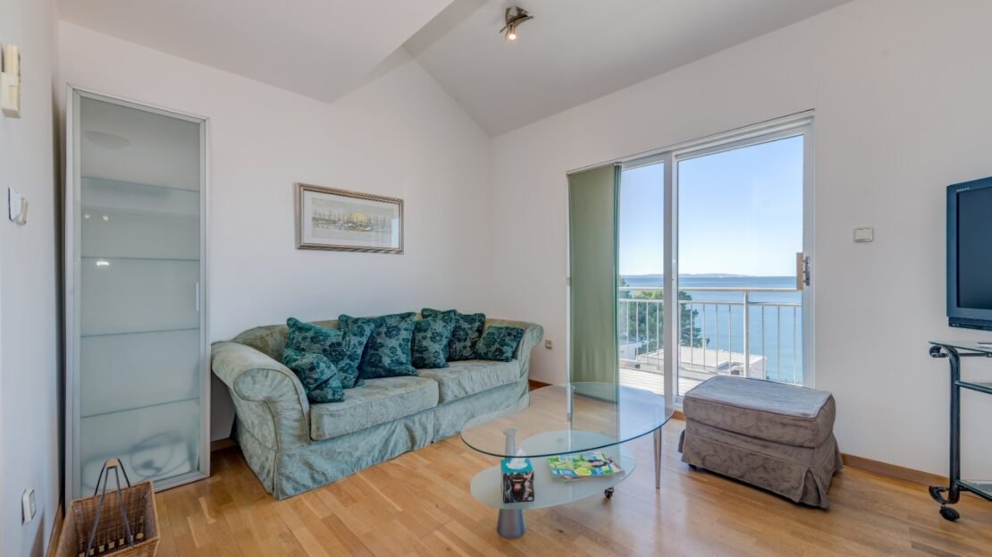 Podstrana sea view suite 3 property photo 1