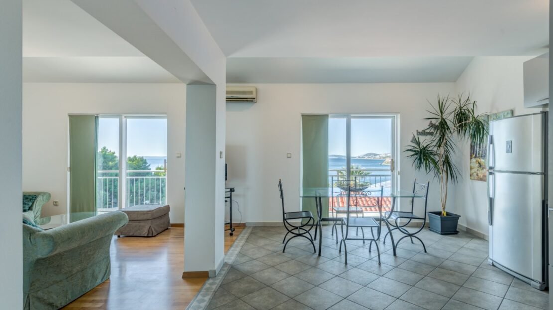 Podstrana sea view suite 3 property photo 11
