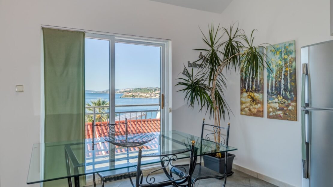 Podstrana sea view suite 3 property photo 12