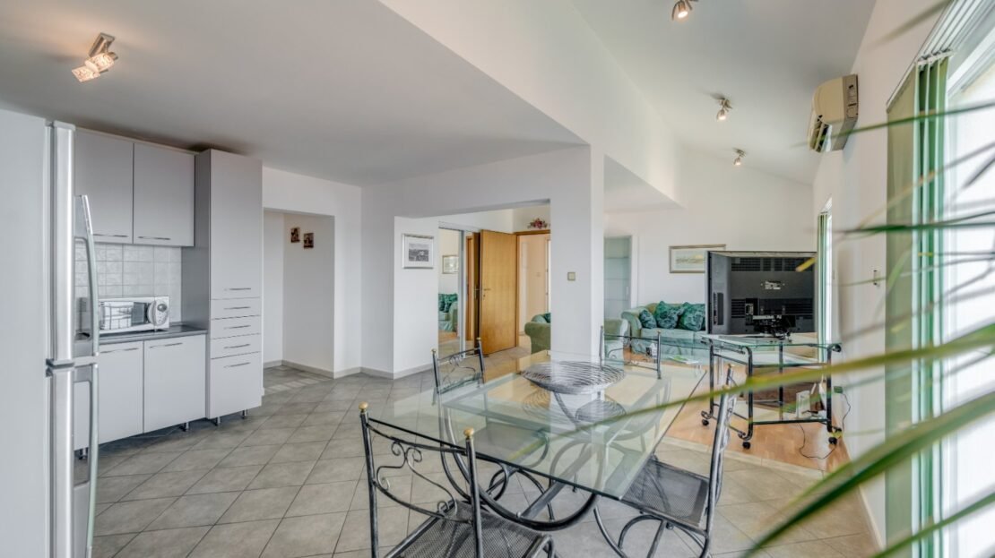 Podstrana sea view suite 3 property photo 15