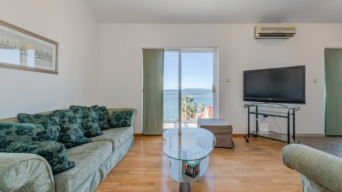 Podstrana sea view suite 3 property photo 16