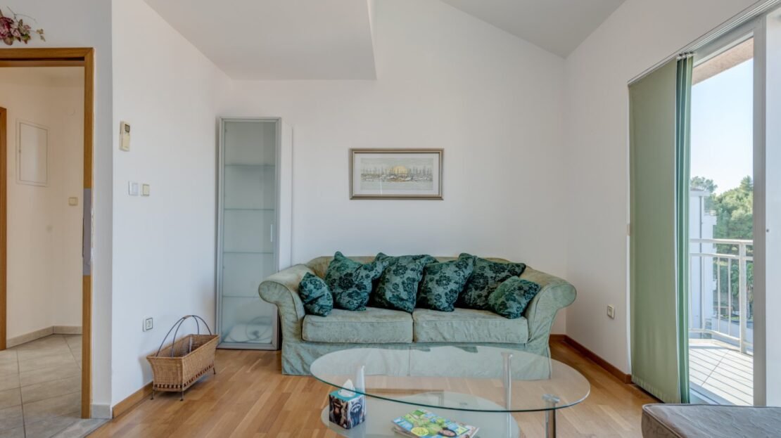 Podstrana sea view suite 3 property photo 18