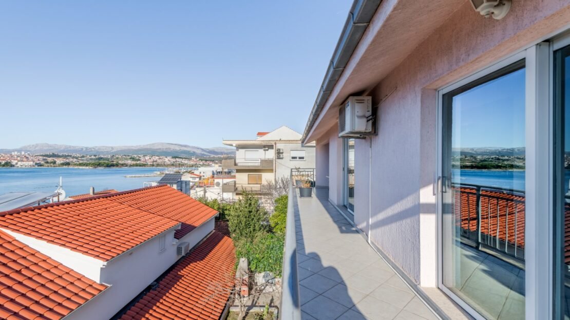 Podstrana sea view suite 3 property photo 19