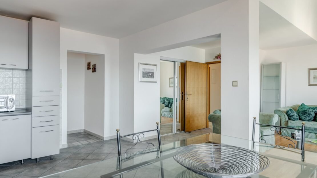 Podstrana sea view suite 3 property photo 20