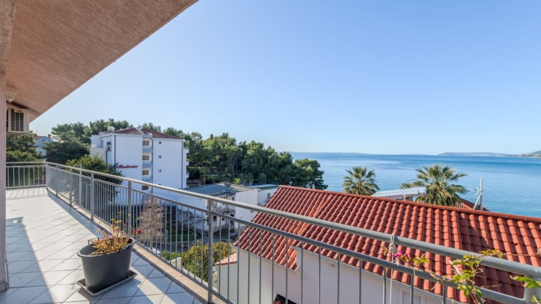 Podstrana sea view suite 3 property photo 21