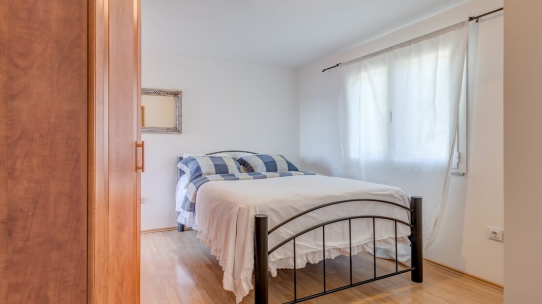 Podstrana sea view suite 3 property photo 22