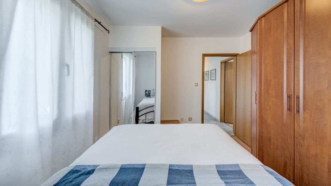 Podstrana sea view suite 3 property photo 25