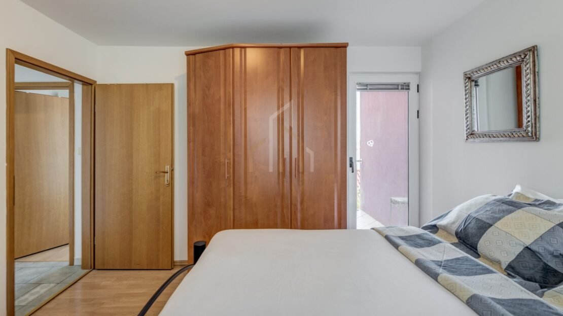 Podstrana sea view suite 3 property photo 26