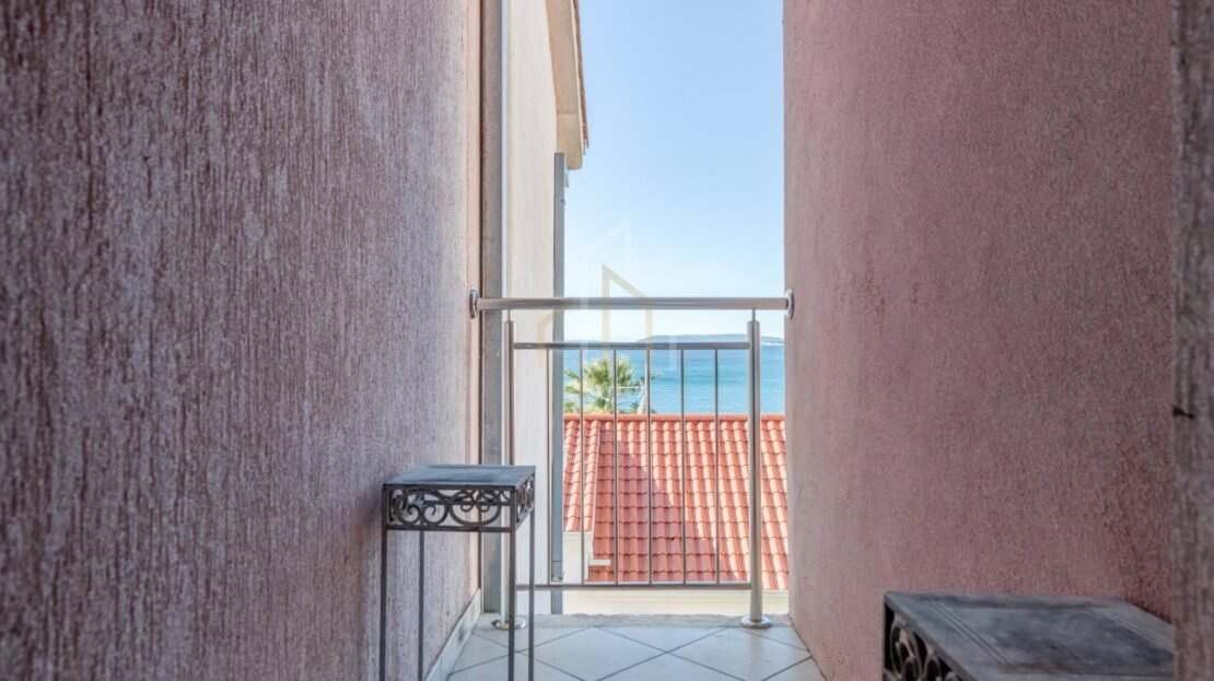 Podstrana sea view suite 3 property photo 28