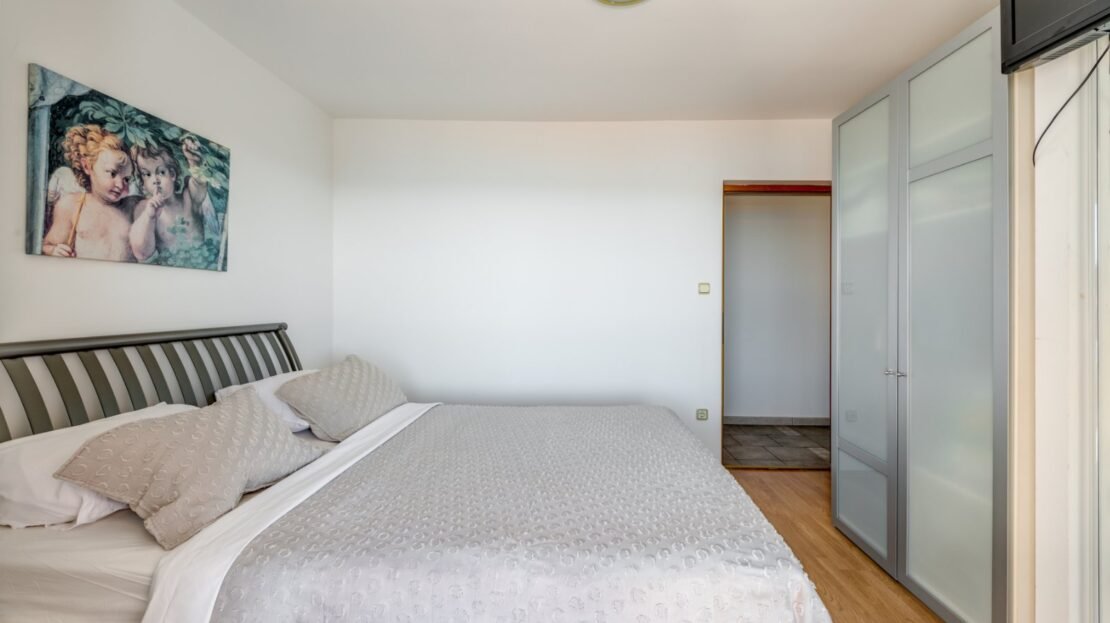 Podstrana sea view suite 3 property photo 33