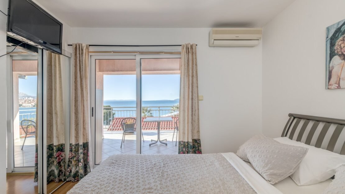 Podstrana sea view suite 3 property photo 34