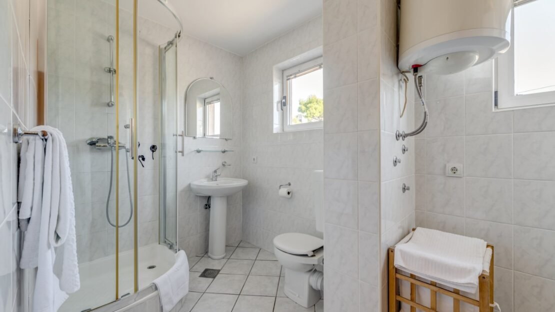 Podstrana sea view suite 3 property photo 37