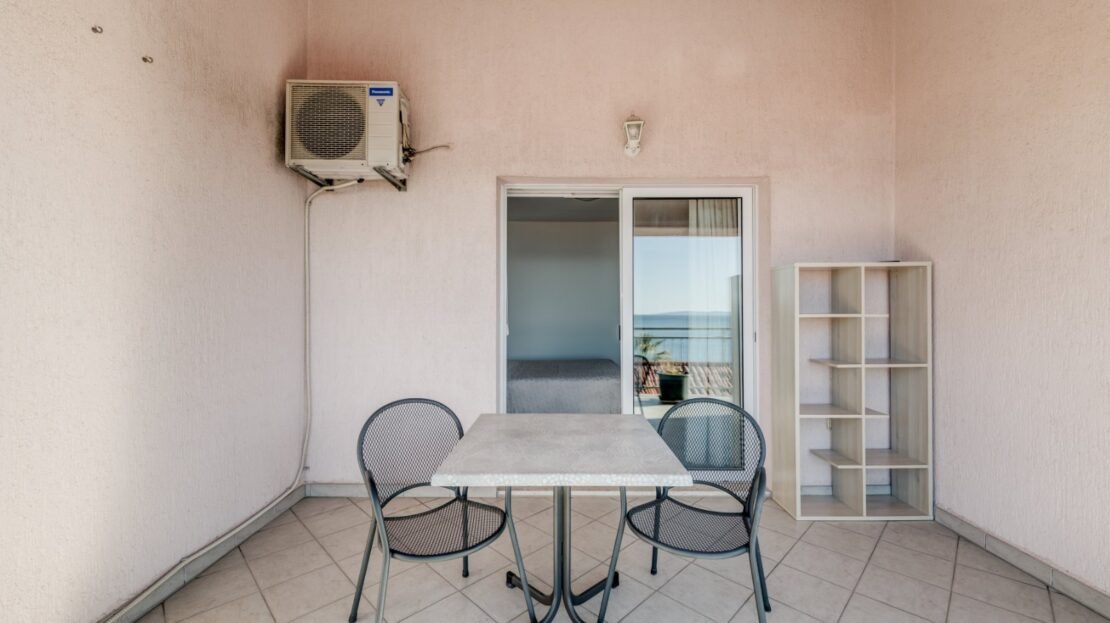 Podstrana sea view suite 3 property photo 38
