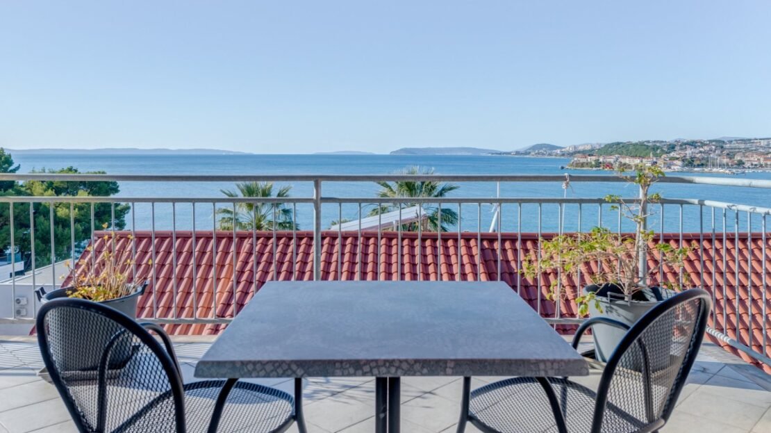 Podstrana sea view suite 3 property photo 40