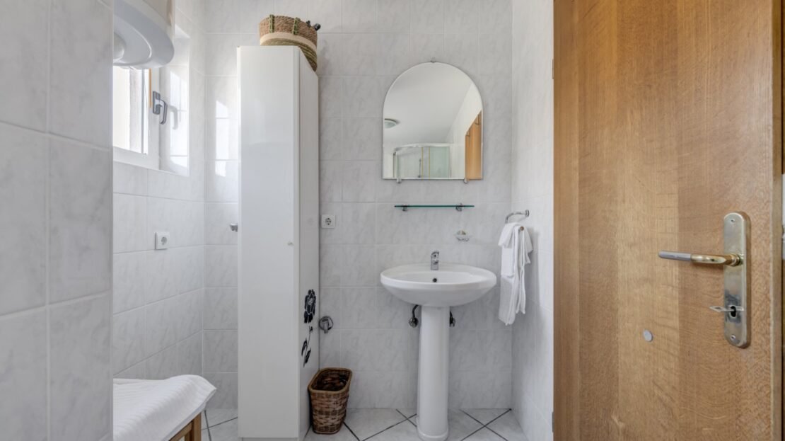 Podstrana sea view suite 3 property photo 41