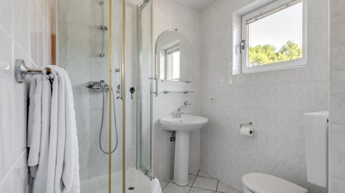 Podstrana sea view suite 3 property photo 42