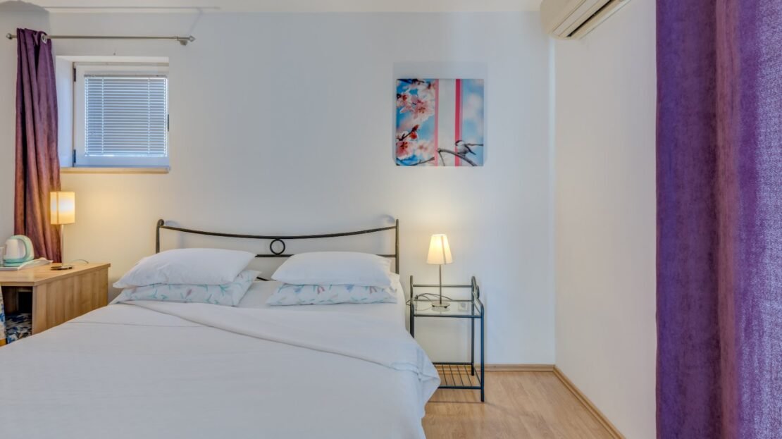 Podstrana sea view suite 3 property photo 43
