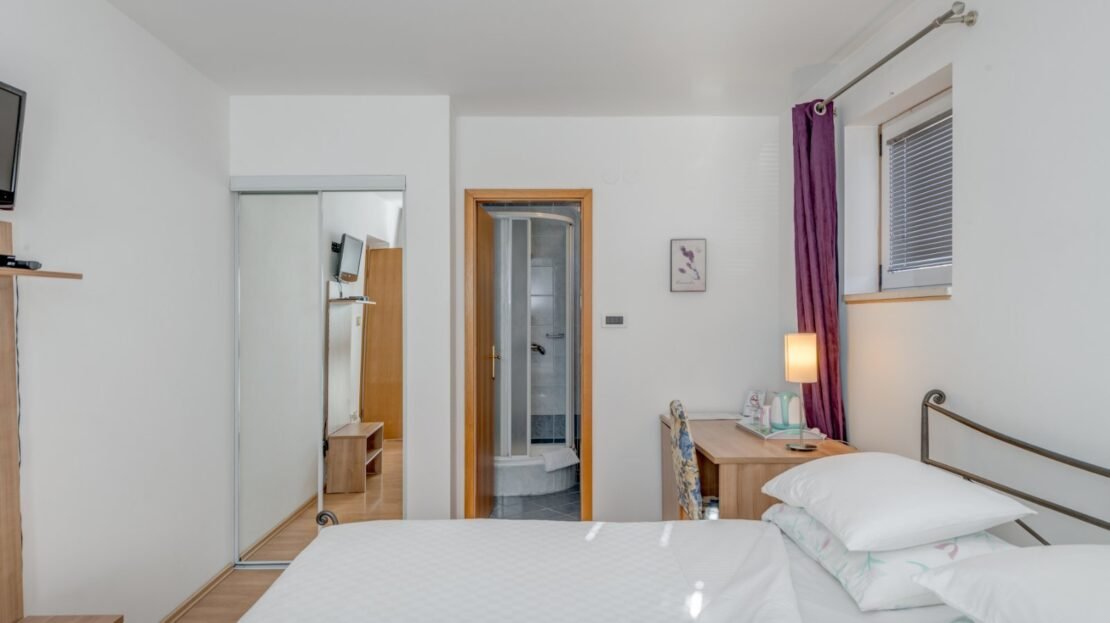 Podstrana sea view suite 3 property photo 47