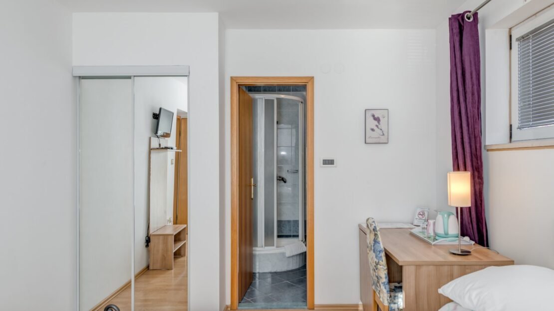 Podstrana sea view suite 3 property photo 49