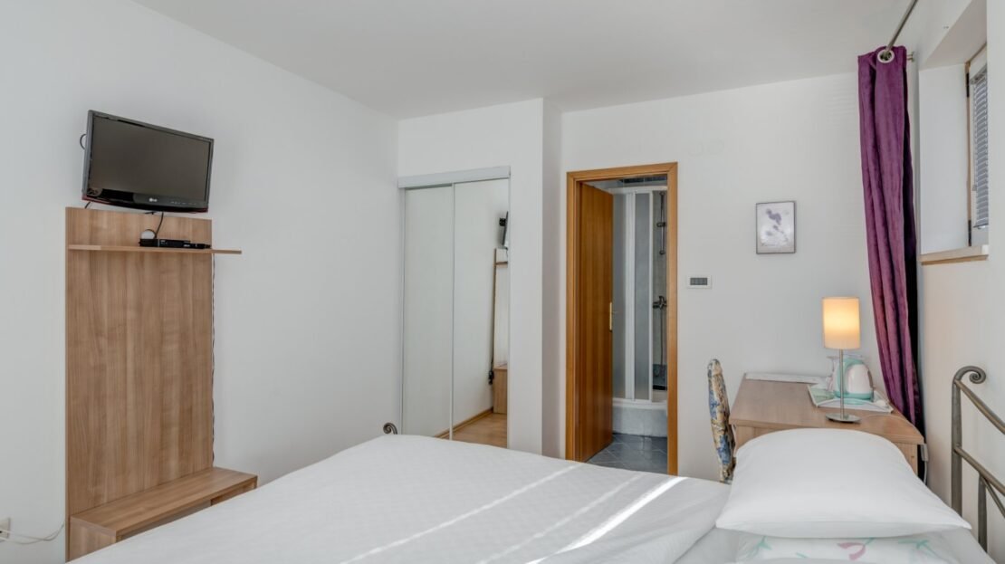 Podstrana sea view suite 3 property photo 50
