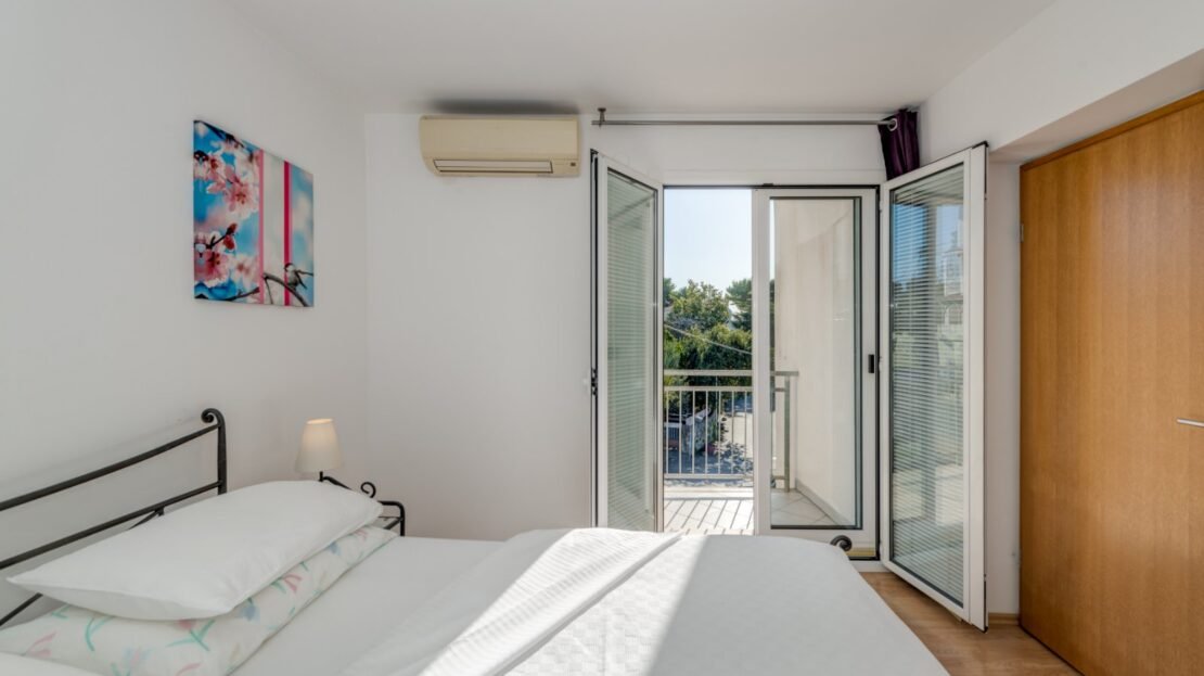 Podstrana sea view suite 3 property photo 51