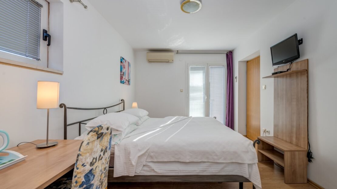 Podstrana sea view suite 3 property photo 52