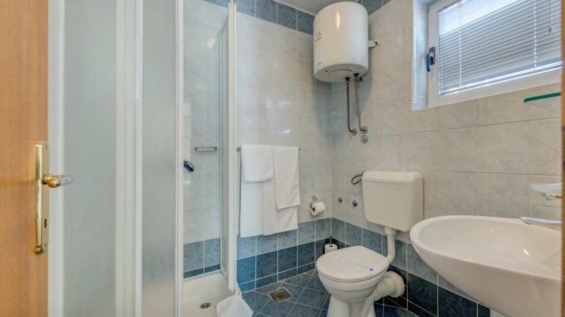 Podstrana sea view suite 3 property photo 53