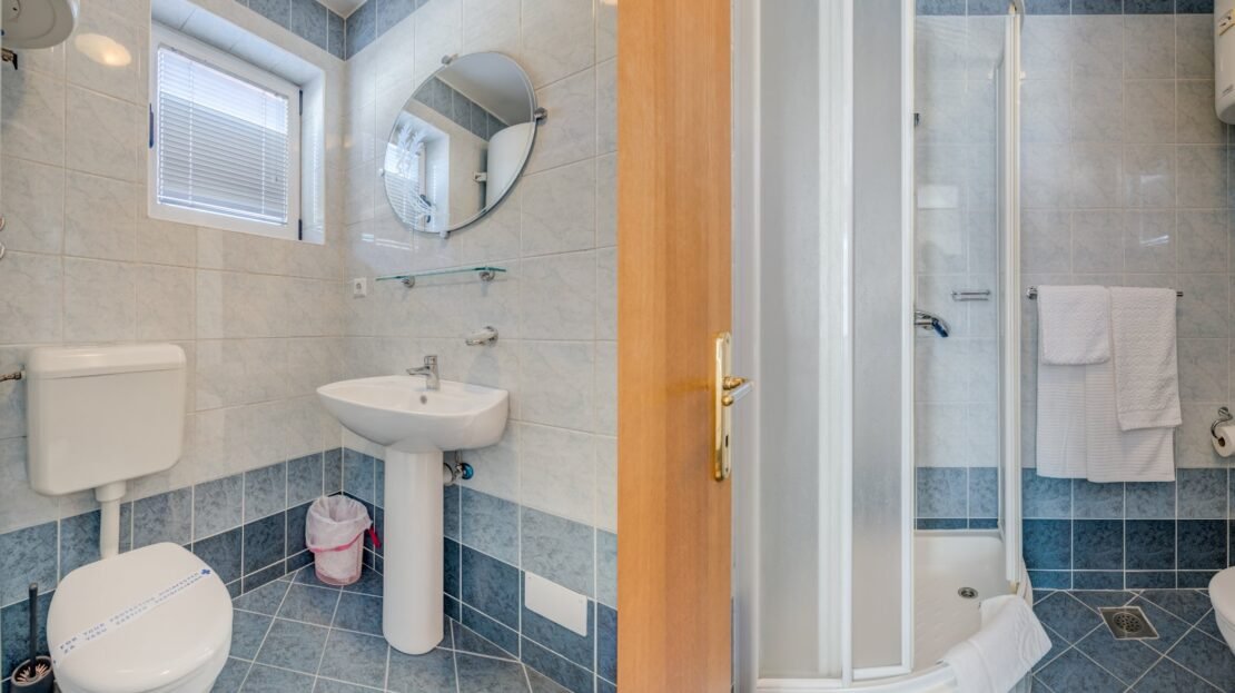 Podstrana sea view suite 3 property photo 54