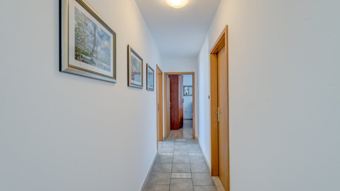 Podstrana sea view suite 3 property photo 55