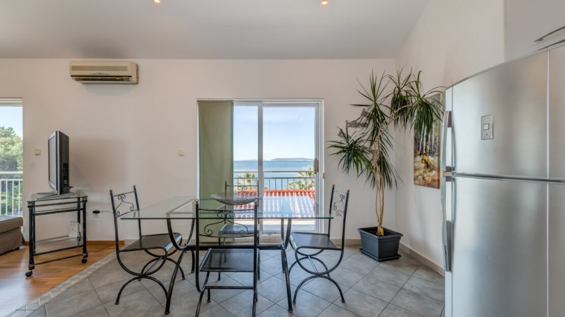 Podstrana sea view suite 3 property photo 6