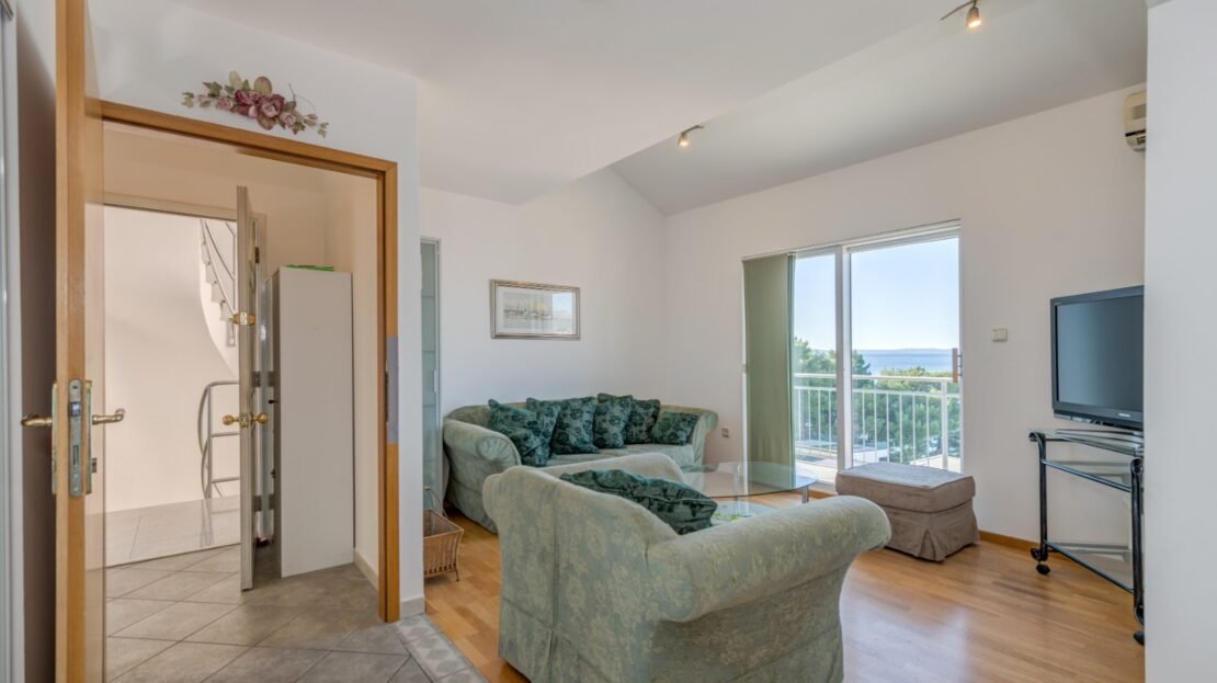 Podstrana sea view suite 3 property photo 7