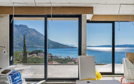 Luxury Penthouse with Private Rooftop Pool – Omiš | 172m²