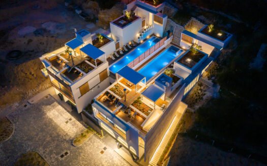 Villa Maestral – Contemporary Wellness Villa with Heated Pool, Omiš Riviera